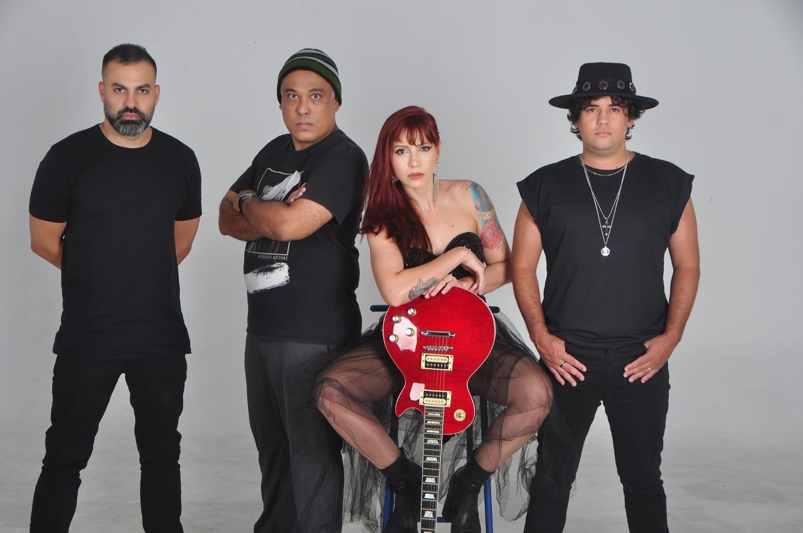 Faixa Etária em foto oficial de estúdio
