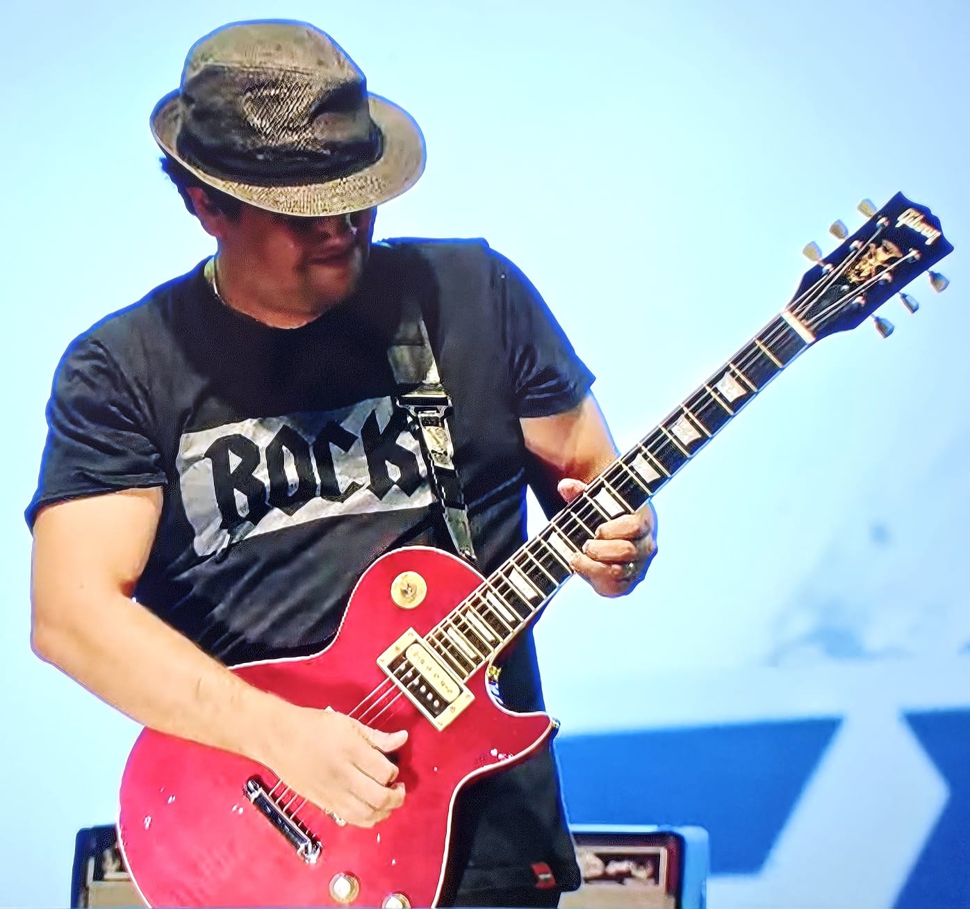 Guitarrista da Faixa Etária em apresentação