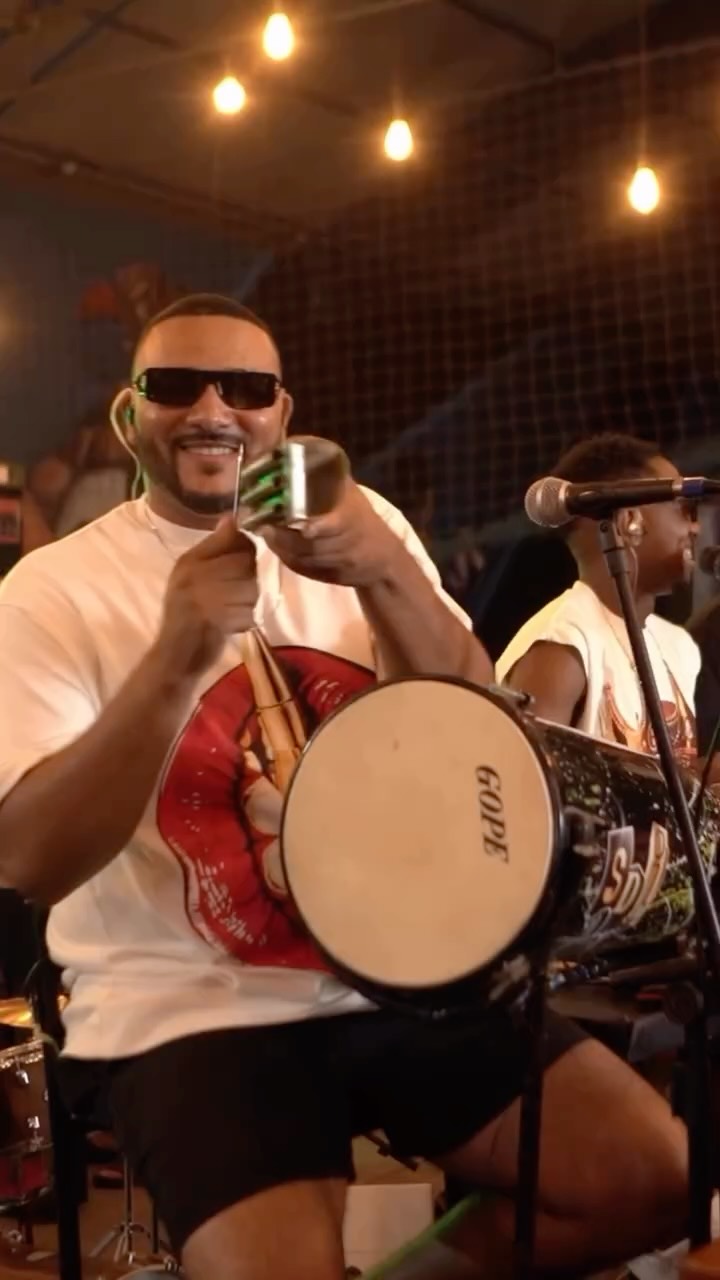 Percussionista do SDI durante apresentação