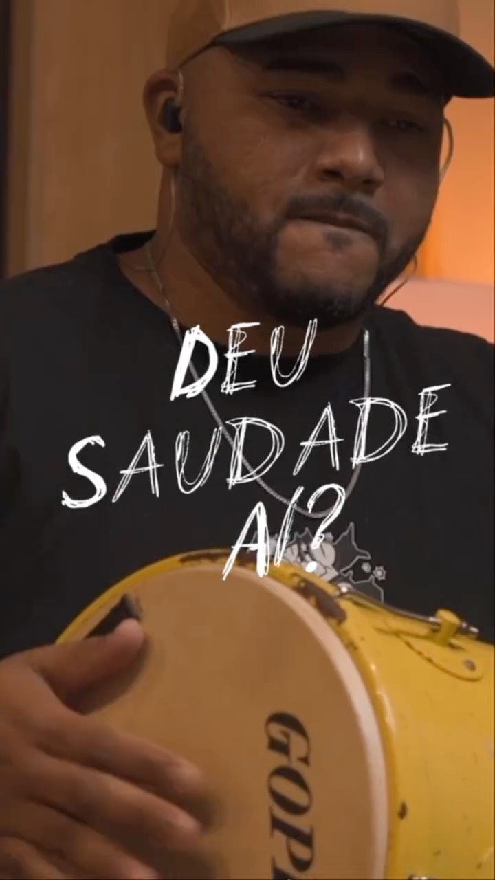 Percussionista do SDI com arte Deu Saudade Aí?