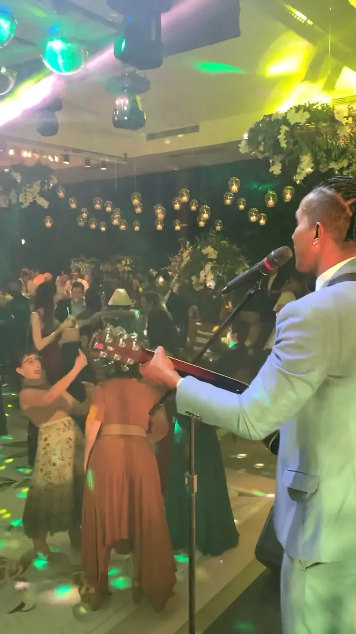Ivan Nunes em apresentação ao vivo