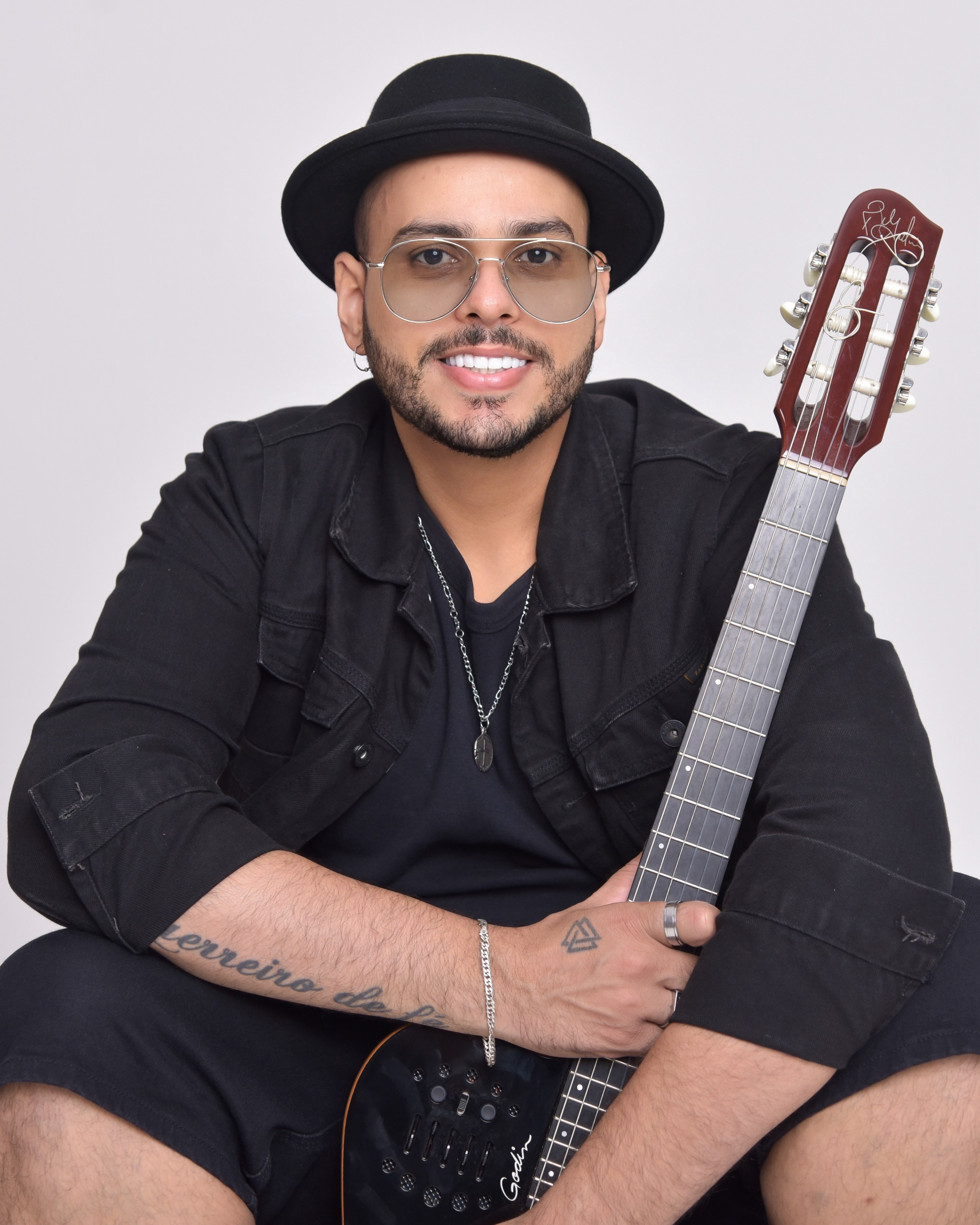 Christiano Pitta, cantor e violonista do 1 Lance A+