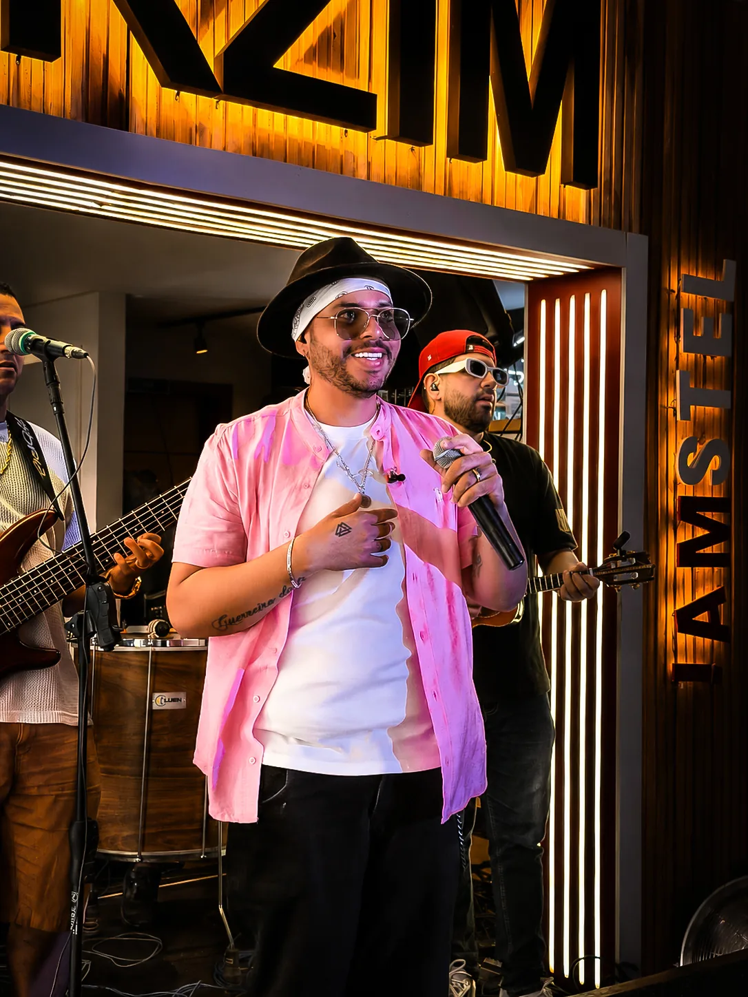 1 Lance A+ em apresentação ao vivo no palco