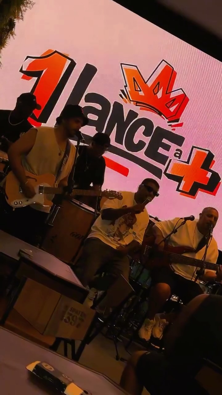 Apresentação do 1 Lance A+ no palco
