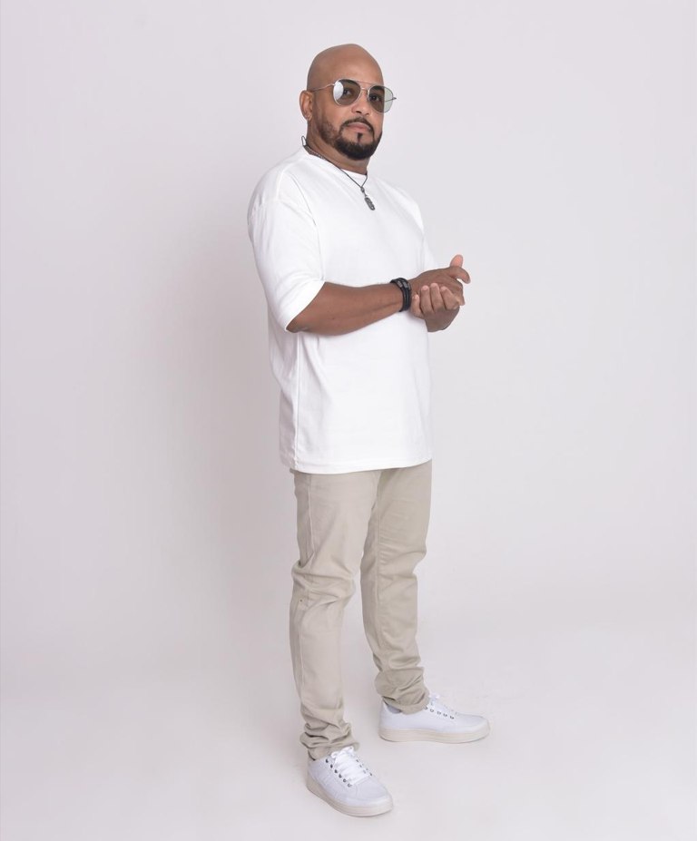 Ismael Tchaka em foto promocional